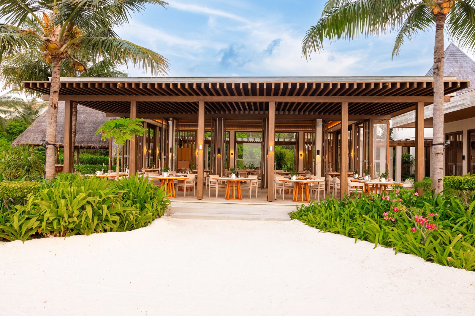 Fire Restaurant at Kuda Villingili Resort Maldives earns 2024 Wine