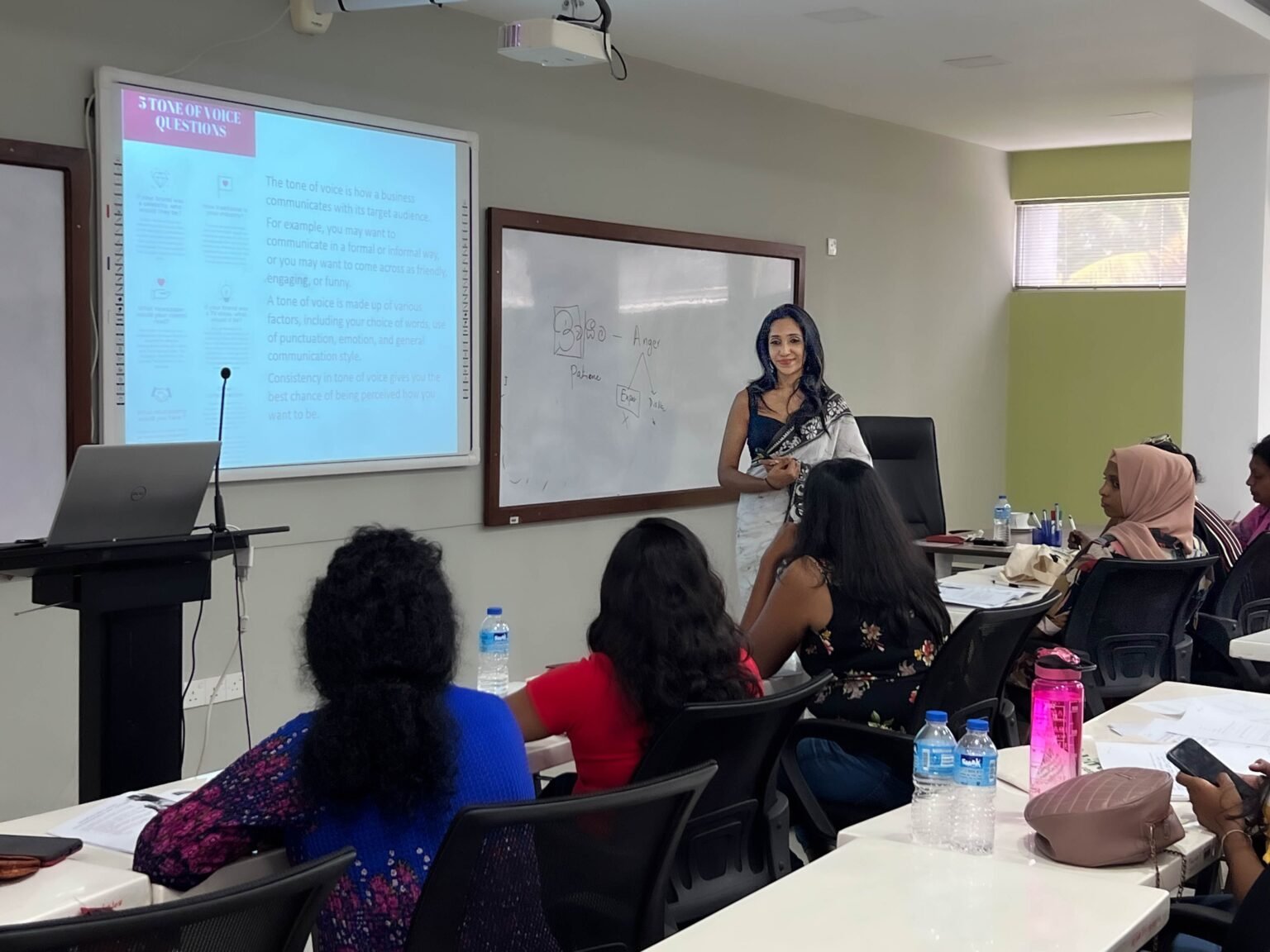 The dynamic women of SriLankan Airlines - Travel Turtle